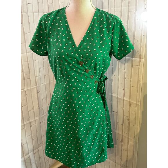 E&M Dresses & Skirts - E&M Green Wrap  Sz L